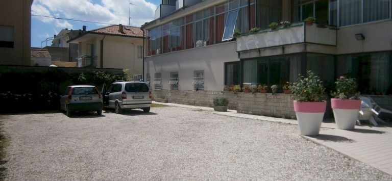 Goldene Rose Hotel