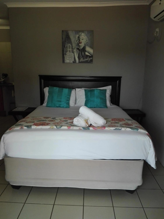 Waterside Lodge CC