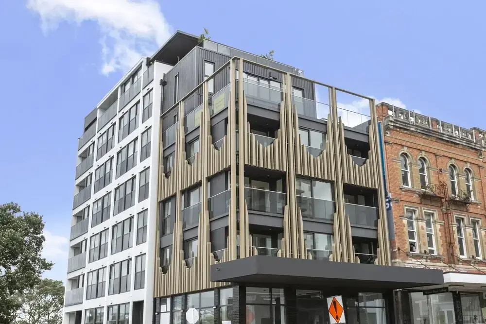 Brand new & vibrant living on K'rd