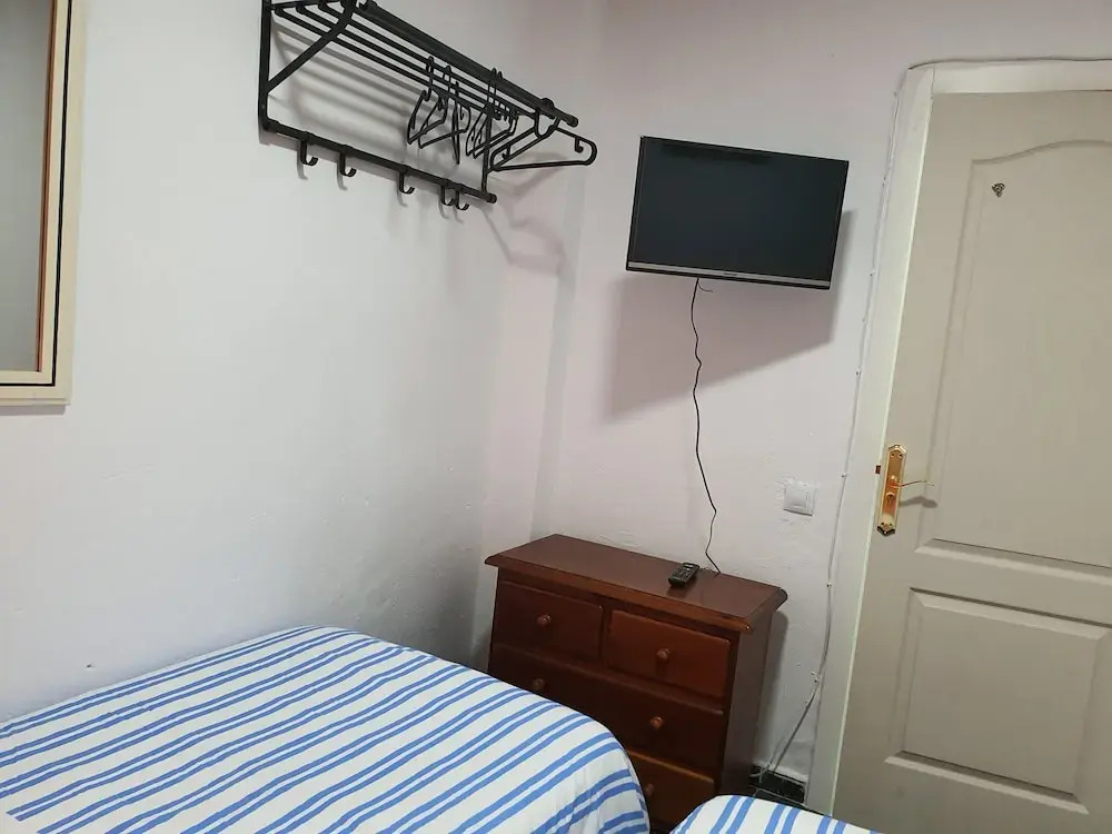 Двухместный номер Standard 2 отдельные кровати в Low Cost Room Plaza de Hierro IV