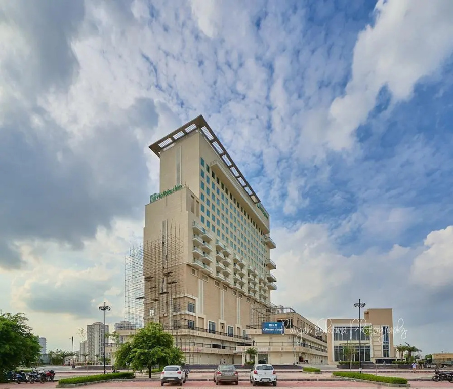 Holiday Inn Gurugram Sector 90, An Ihg