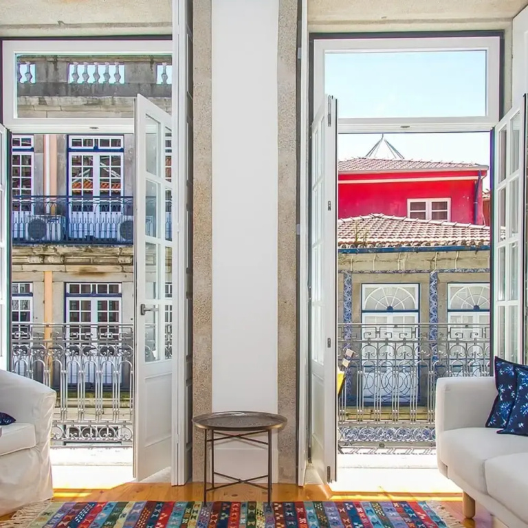 Liiiving in Porto Blue Flower Apartment
