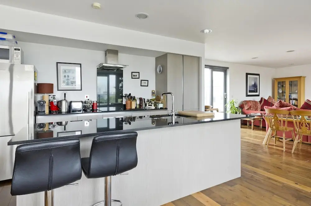 Superb Apartment With Terrace Near The River In Putney By Underthedoormat