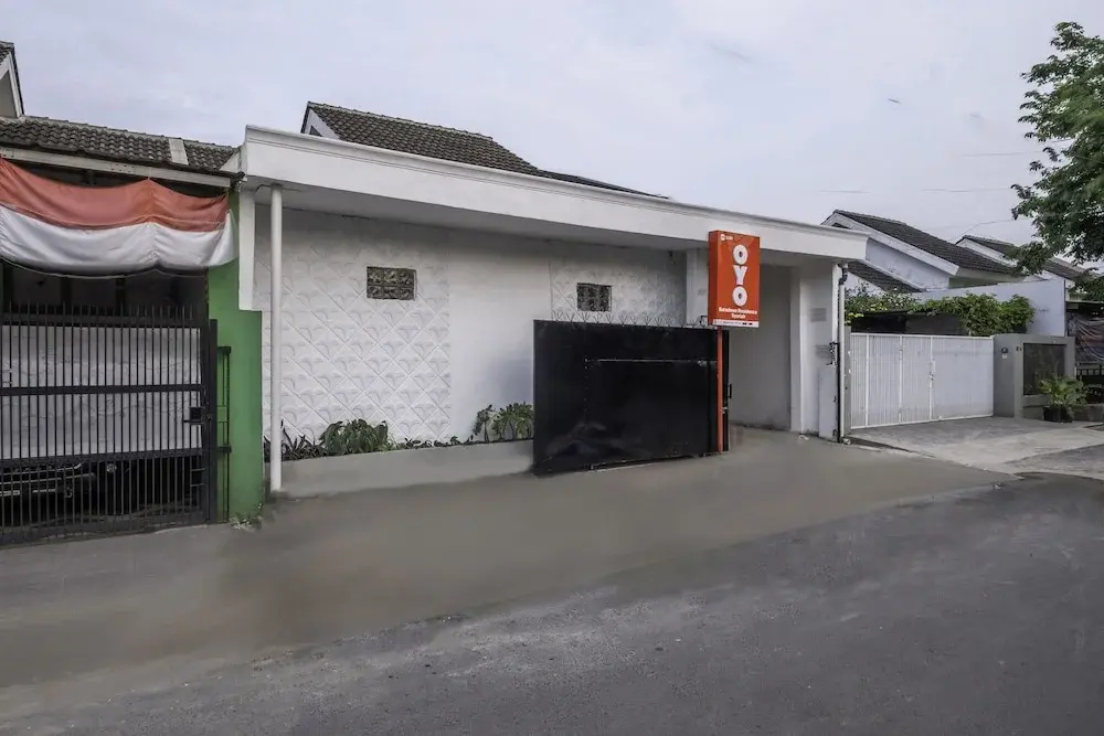 OYO 2391 Baladewa Residence Syariah