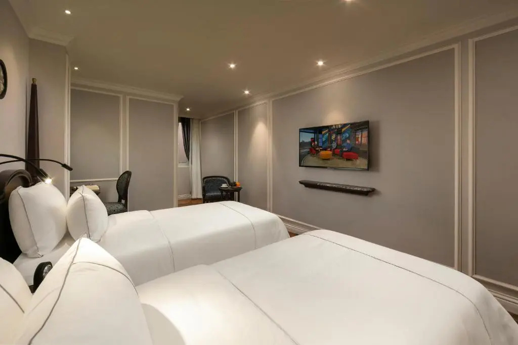 Executive Double room with balcony (full double bed)