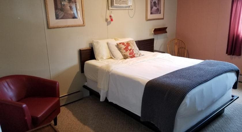 Huron Inn — 5