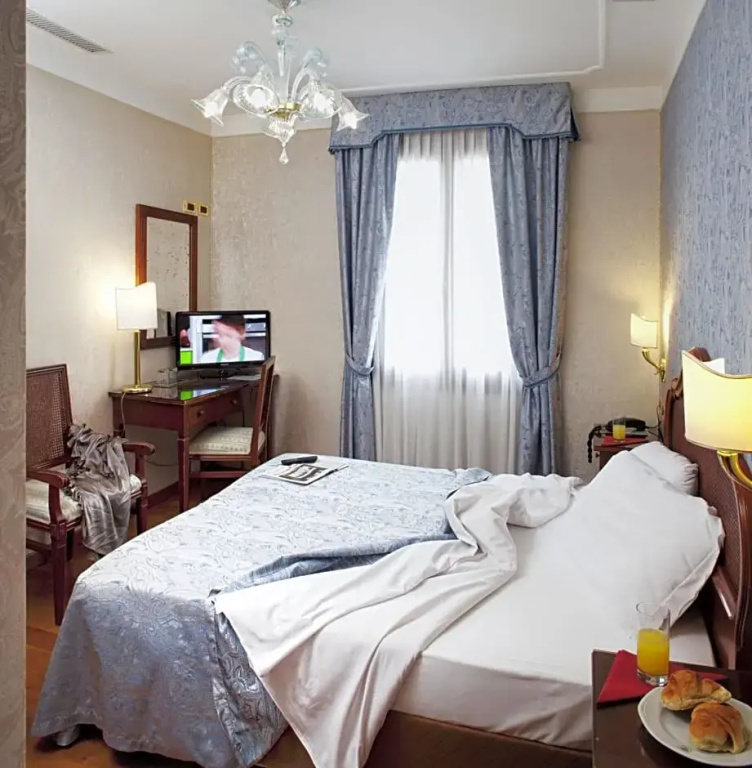 Classic Double room (full double bed)