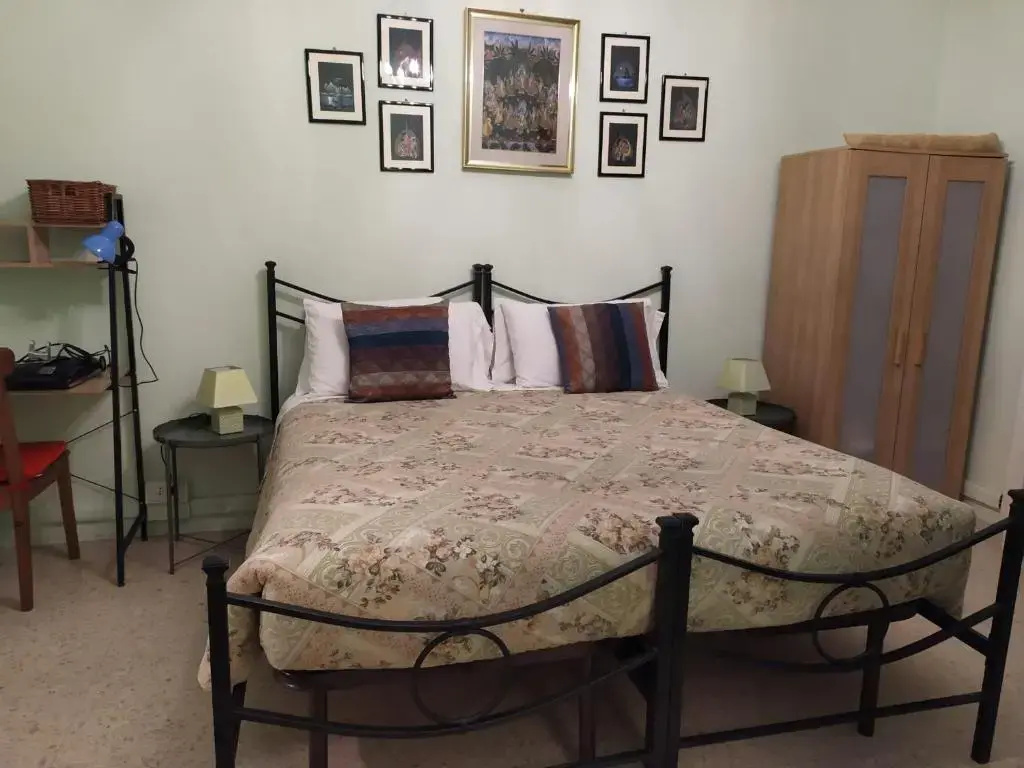 Standard Double room (full double bed)