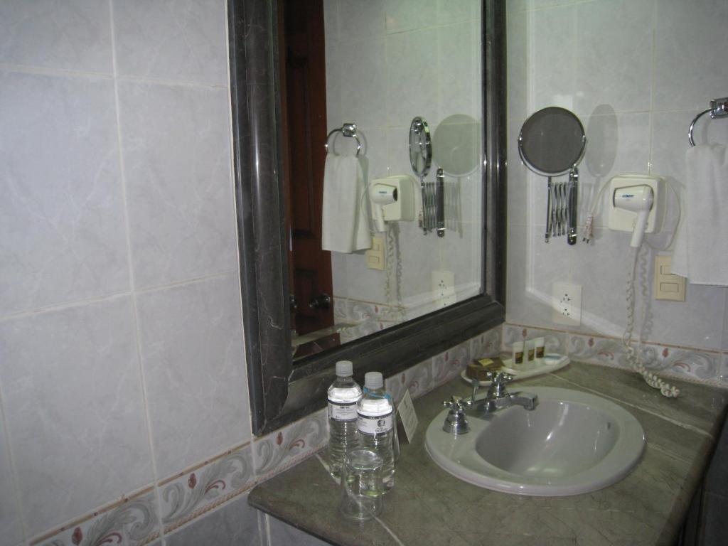 Standard Twin room (twin beds) — room photo 2