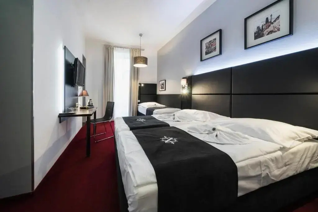 Standard Triple room