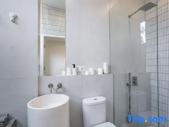 Dreamland Villa 2 1BR Private Pool –3 min to Beach