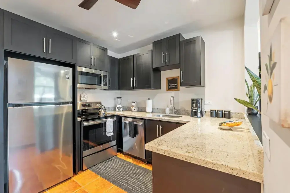 Relaxing 2 BR  Beach & Pool  Condo Unit2 - фото 7