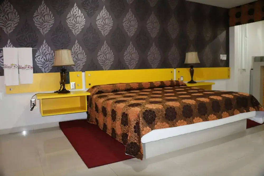 Double Suite (full double bed)