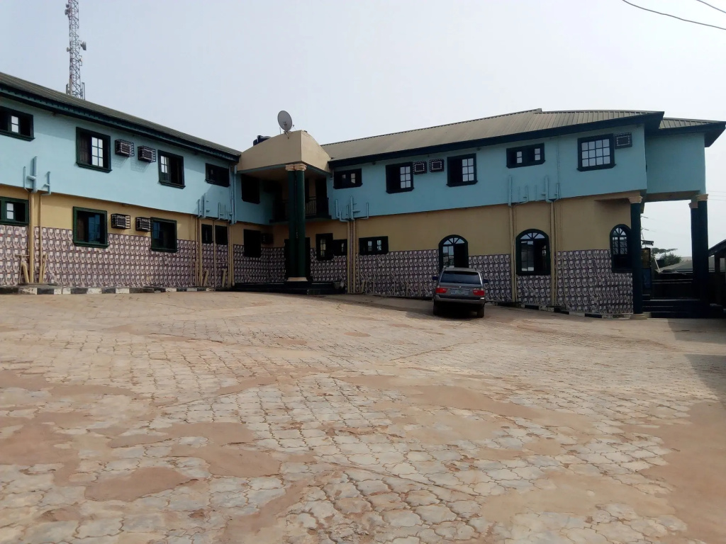 Adebayowa Hotel