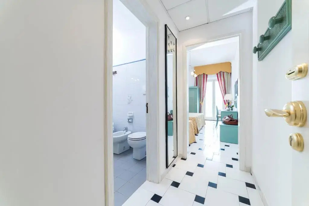 Standard Triple room with sea view