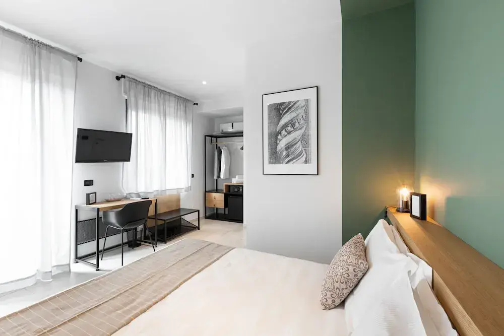 Superior Double room with balcony (full double bed)