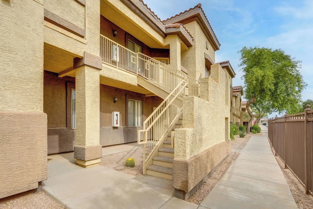 2 Resort-style Pools! Condo Near Mesa Market Place