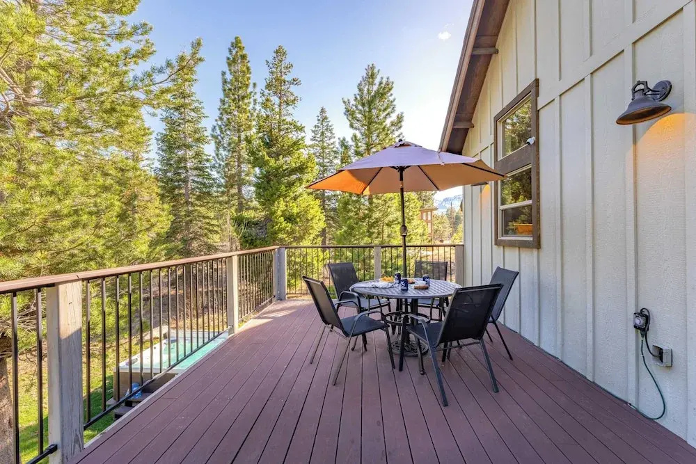 10mins to Lake Hot Tub, Game Room, Forest Views Meyers Meadow by Avantstay
