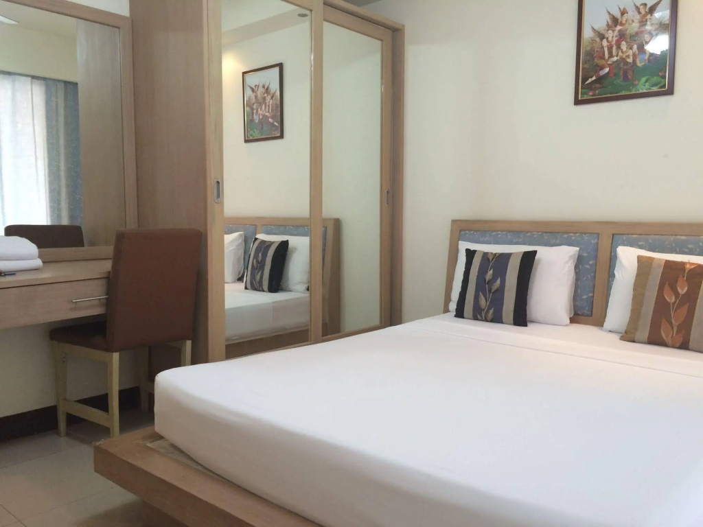 Orange Hotel — 2