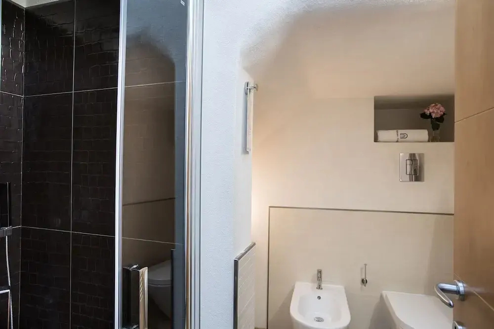 Double Suite with balcony (full double bed)