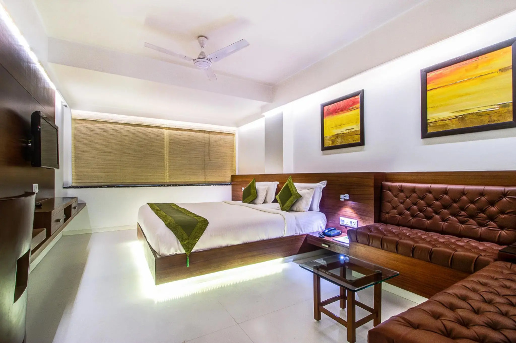 Deluxe Double room (full double bed)