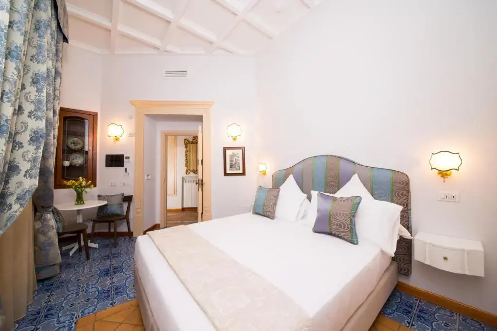 Classic Double room (full double bed)