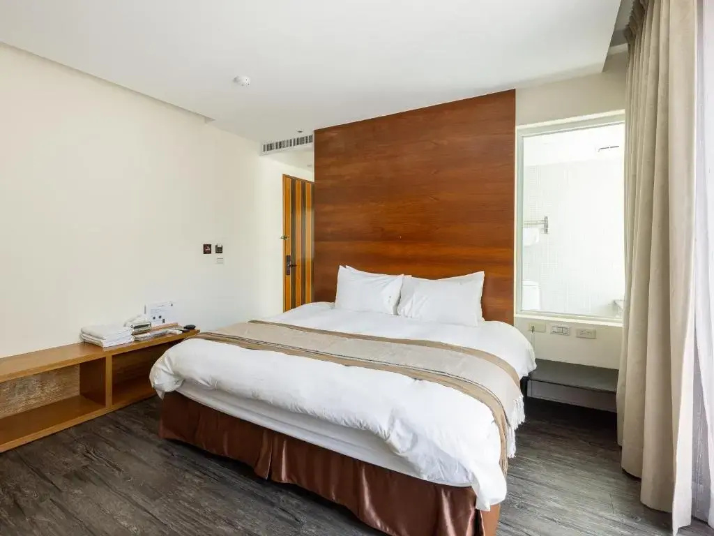 Standard Double room with partial sea view (full double bed)