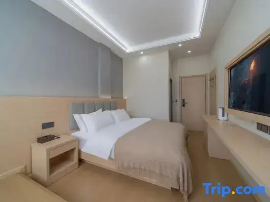 Deluxe Double room (full double bed)