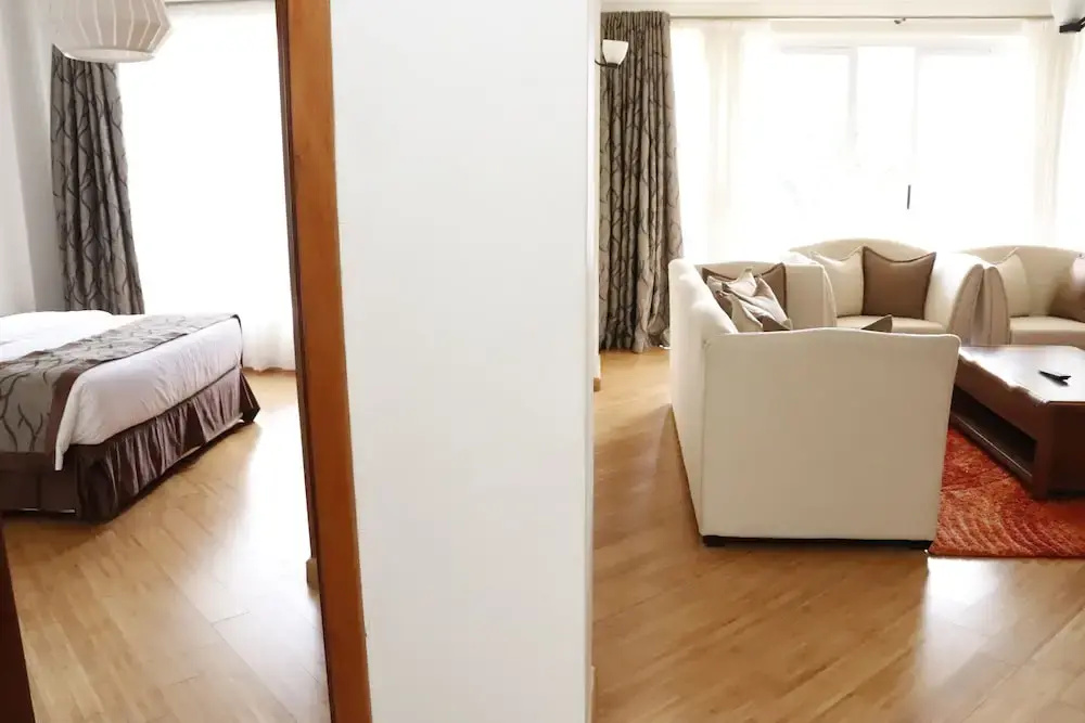 2 Bedrooms Luxury Apartment with garden view