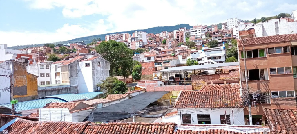 Hermoso apartamento duplex en el centro historico de San Gil, junto a agencias de turismo, restaurantes, Gallineral, transporte, supermercado, panaderia, parking I 5