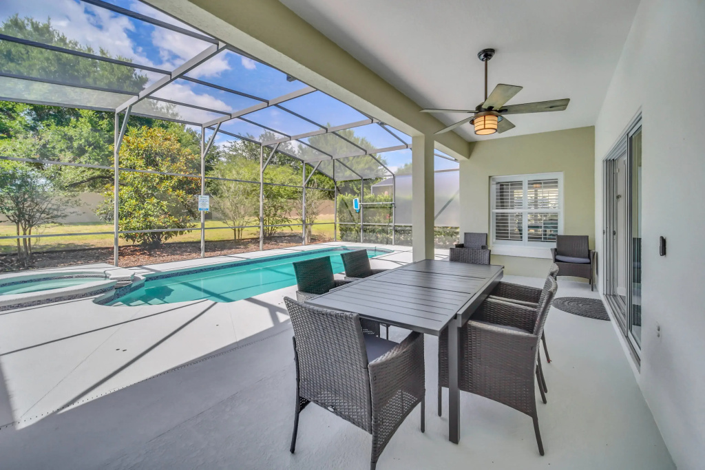 Completely Remodeled 5 Bedroom Disney Pool Home