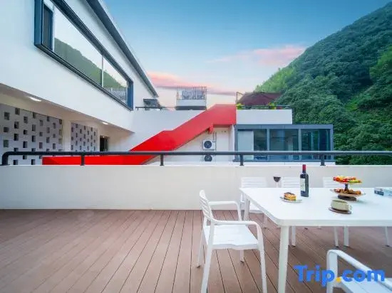 Serene Hill Retreat