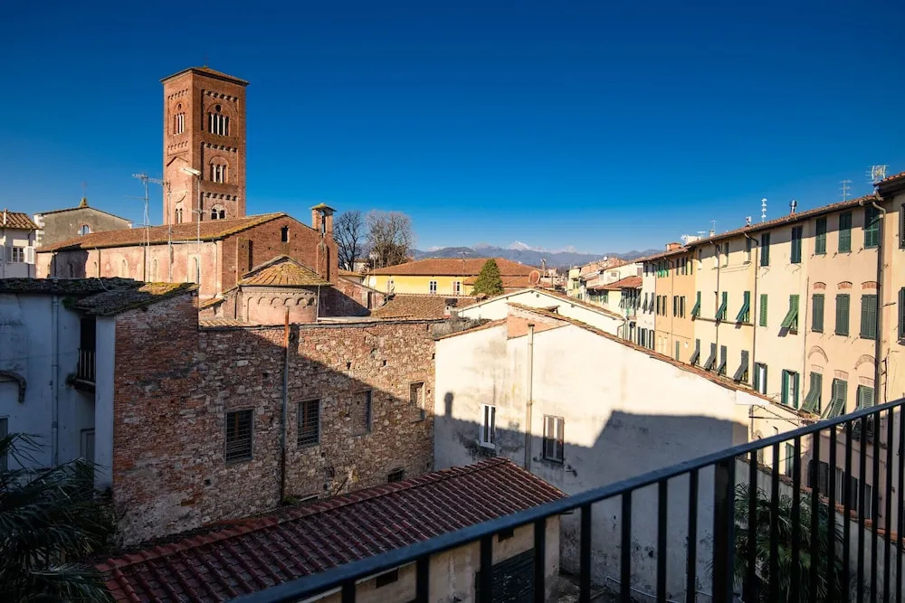 Casa Meg in Lucca With 3 Bedrooms and 2 Bathrooms