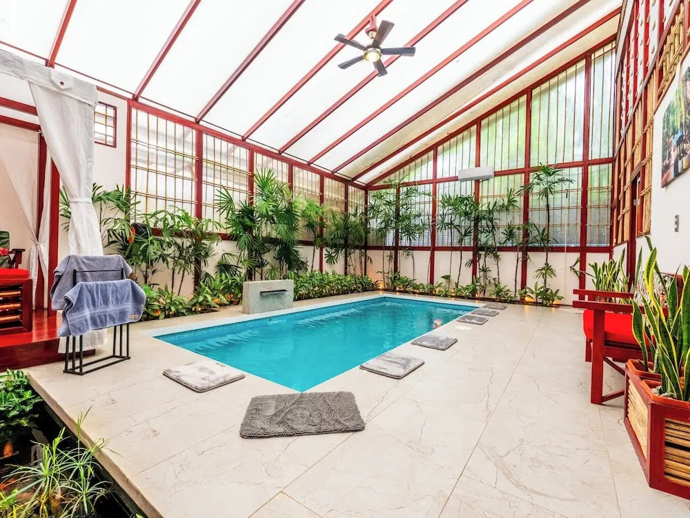 Uva Blue Villas - Pool House - AC, 3 Ensuite Bedrooms, 8 Guests, Koi Fish Pond