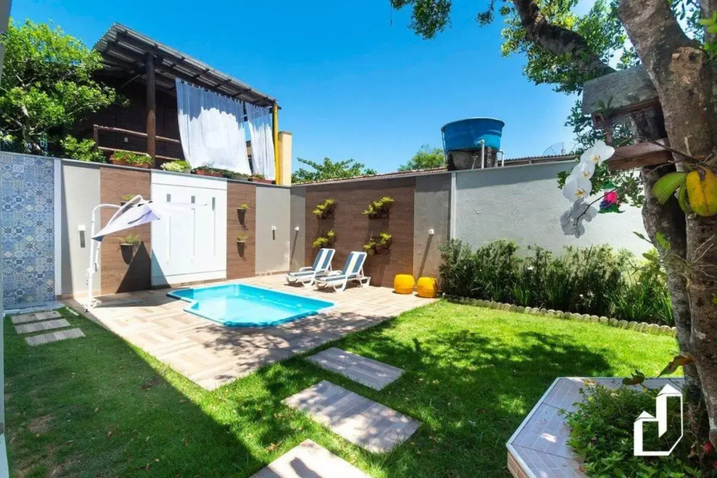 Casa Com Piscina E área De Lazer Com 08 Dormitórios