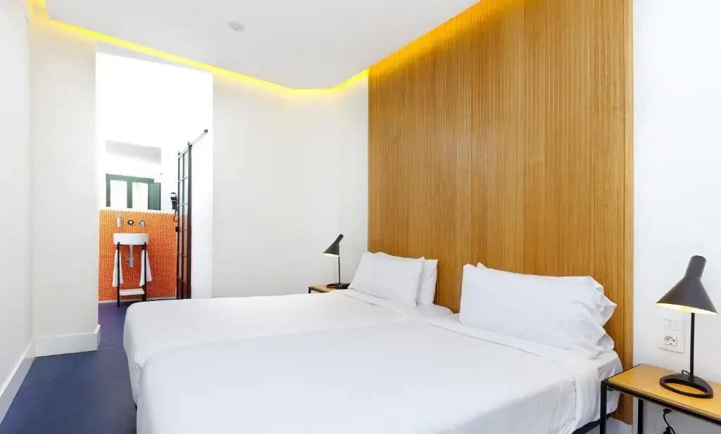 Double room with balcony (full double bed)