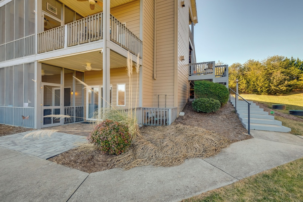 Dog-friendly Condo on Smith Mountain Lake