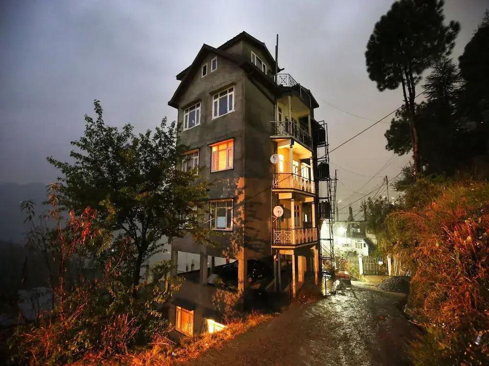OYO 10861 Home Cozy 2BHK New Shimla
