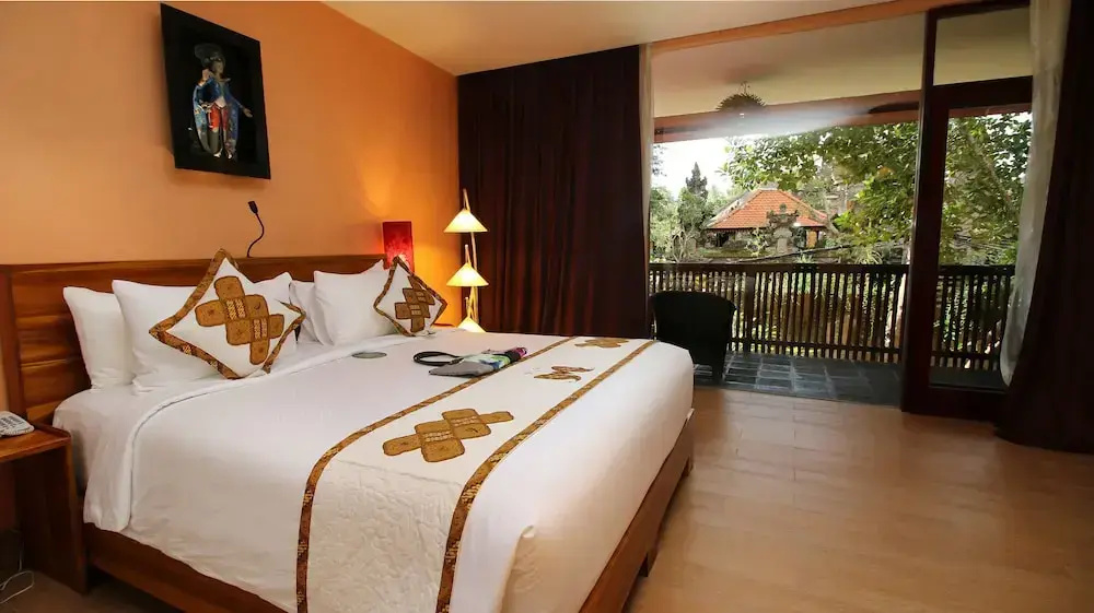 Suite with balcony