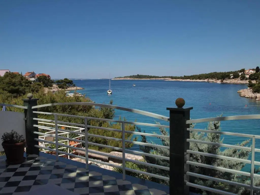 2 Bedrooms Apartment with sea view