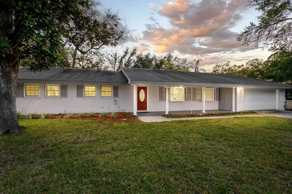 Pool & Game Room: Spacious Brandon Home