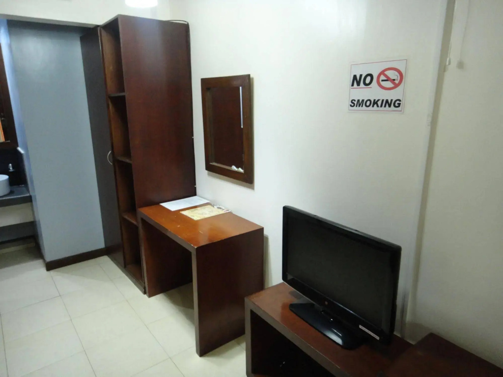 RedDoorz Premium @ Abueg Road Extension