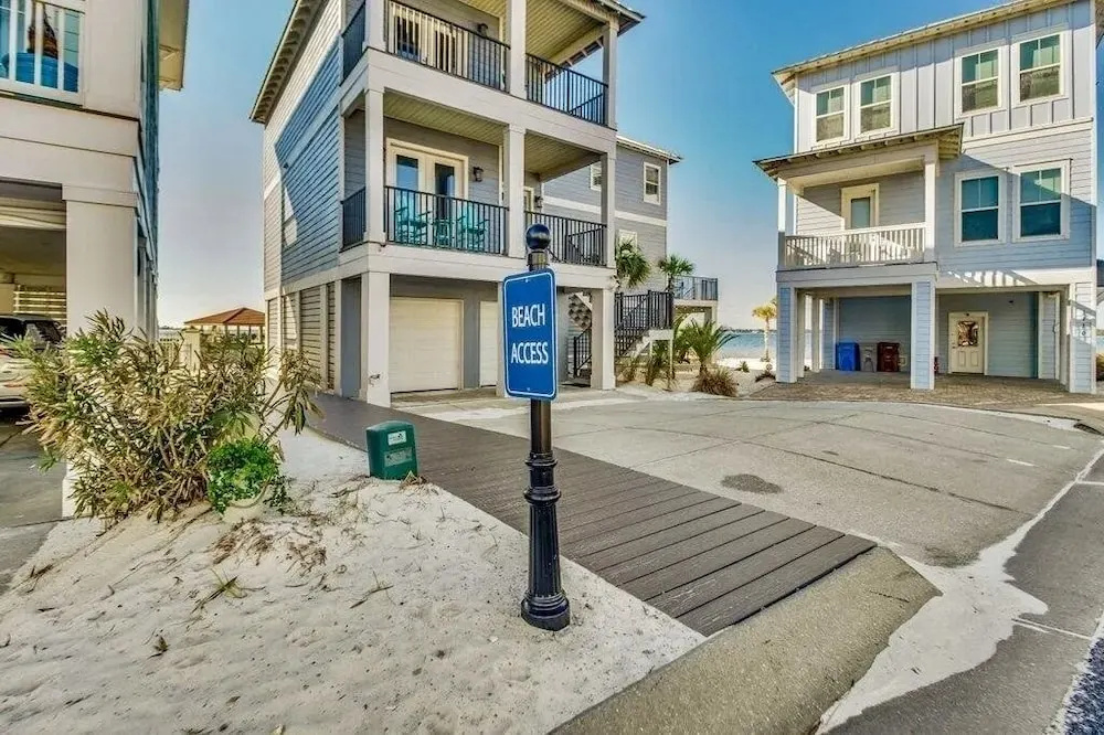 Seaside Sunsets 4 Bedroom Home by RedAwning