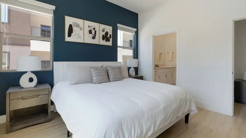 Landing Apartments Tucson near La Cholla Professional Park