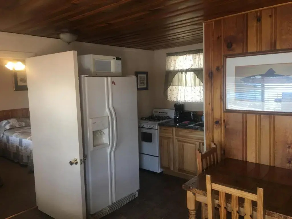 Rainbow's End Resort on Rainbow Lake - Chambres