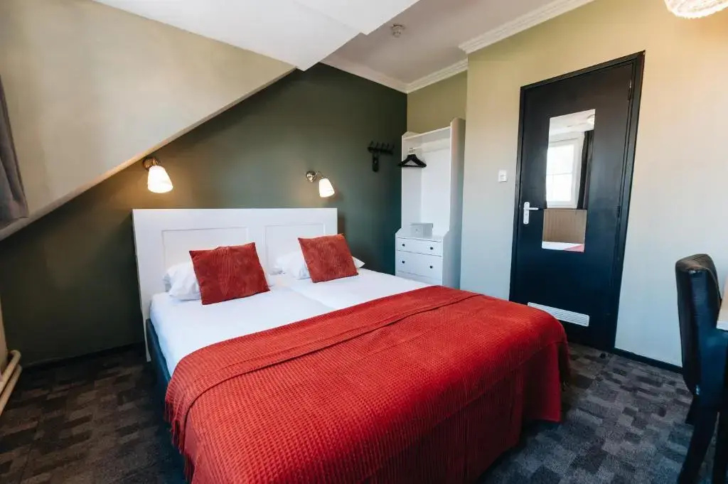 Economy room