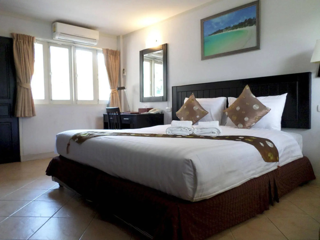 Отель Nautical Inn в Паттайе