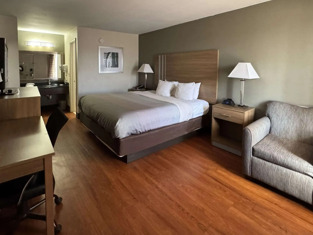 Standard Double room (full double bed)