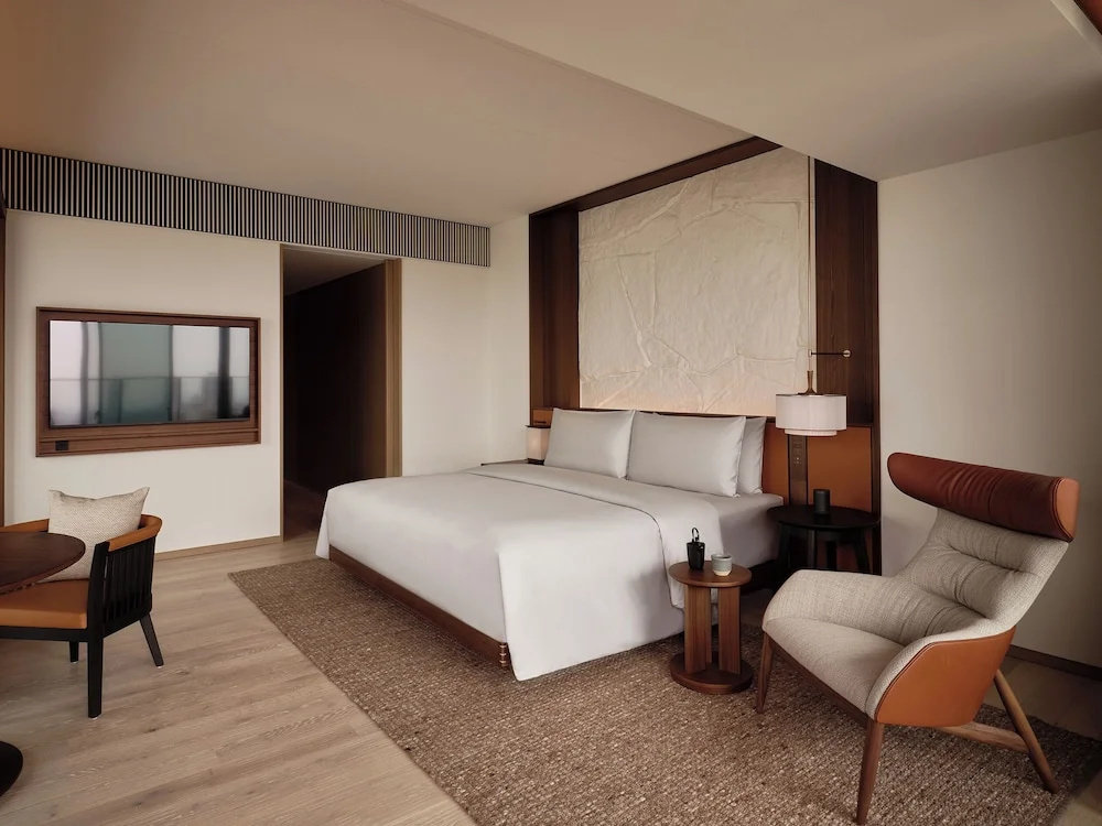 Premier Double room with city view (full double bed)