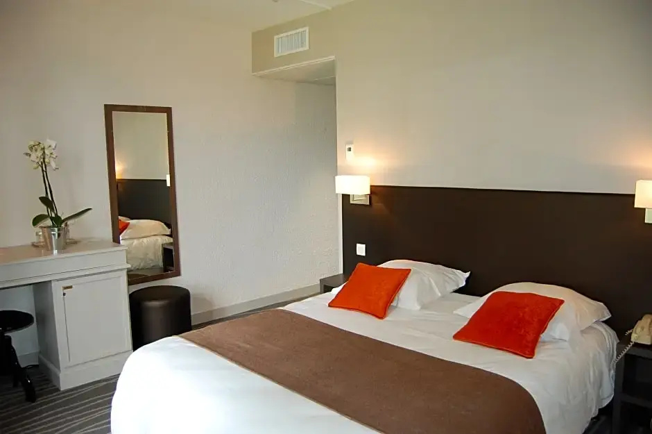 Logis Hôtels- Hôtel et Restaurant Domaine de Fompeyre - Chambres